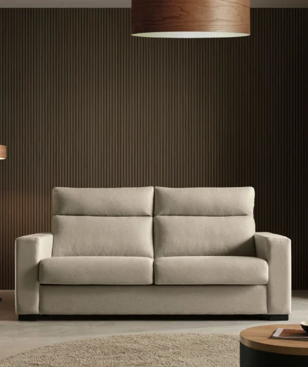 Sofá cama Grecia de Mopal en salón moderno, con apertura fácil y colchón cómodo para invitados.