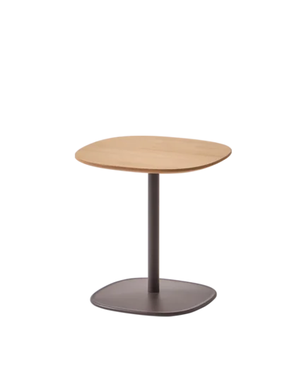 Mesa auxiliar cuadrada 40x40 cm con base de aluminio y sobre personalizable en diferentes acabados de madera y HPL.