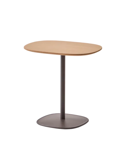 Mesa auxiliar rectangular 51x38 cm con base de aluminio y sobre personalizable en distintos acabados de madera, HPL y FENIX.