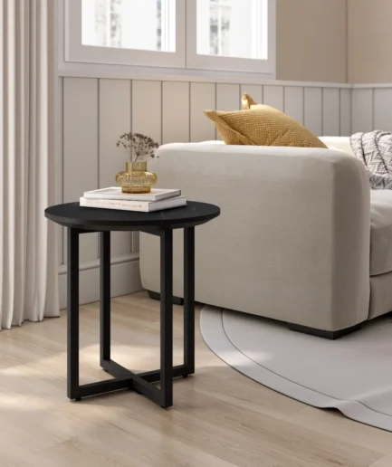 Mesa auxiliar redonda de 40 cm con sobre efecto mármol negro marquina y base metálica negra, estilo moderno.