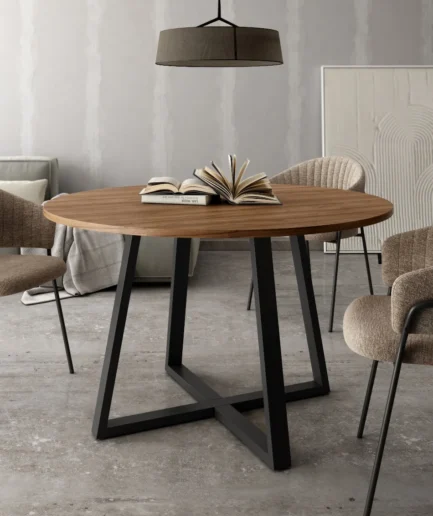 Mesa redonda Lugano Ø100 cm con sobre acabado Java y patas metálicas negras en comedor moderno estilo industrial.