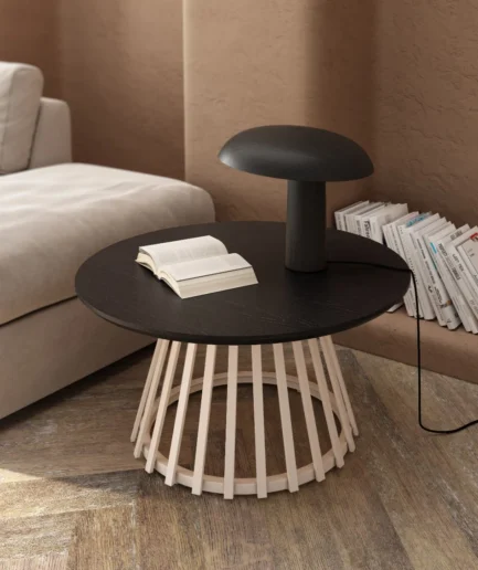 Mesa auxiliar redonda de 80 cm en roble negro con pata metálica color marfil y patas regulables, estilo moderno.