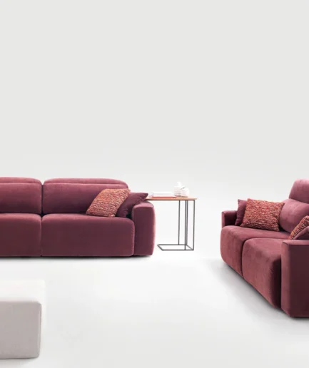 Sofá moderno de cabezal elevable con asientos deslizantes y diseño elegante para máximo confort.