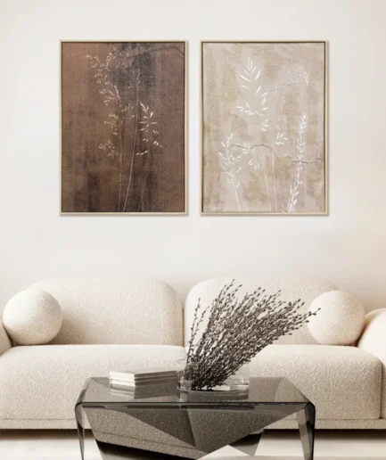 Set de dos cuadros decorativos con motivos botánicos estilizados en tonos contrastados y texturas artesanales sobre base impresa.