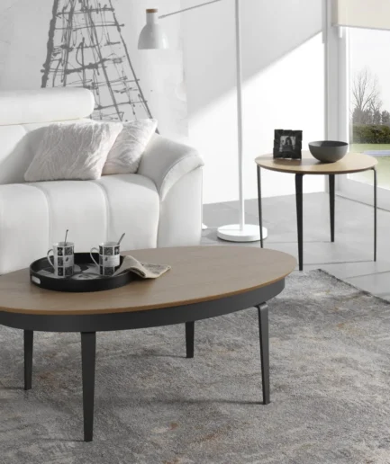 Mesa auxiliar redonda Kepler con patas de acero texturizado vulcano roca y sobre chapado en madera natural o lacado mate.