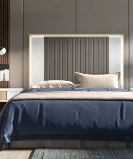 Dormitorio 700 con cabeceros en distintos acabados, mesitas de noche verticales, cómoda, sinfonier y armario corredero de diseño moderno.