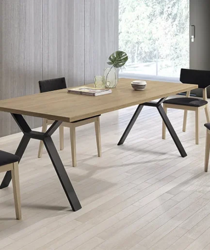 Mesa de comedor fija modelo 376 con estructura metálica en blanco, negro u óxido y tapa de chapa natural o melamina.