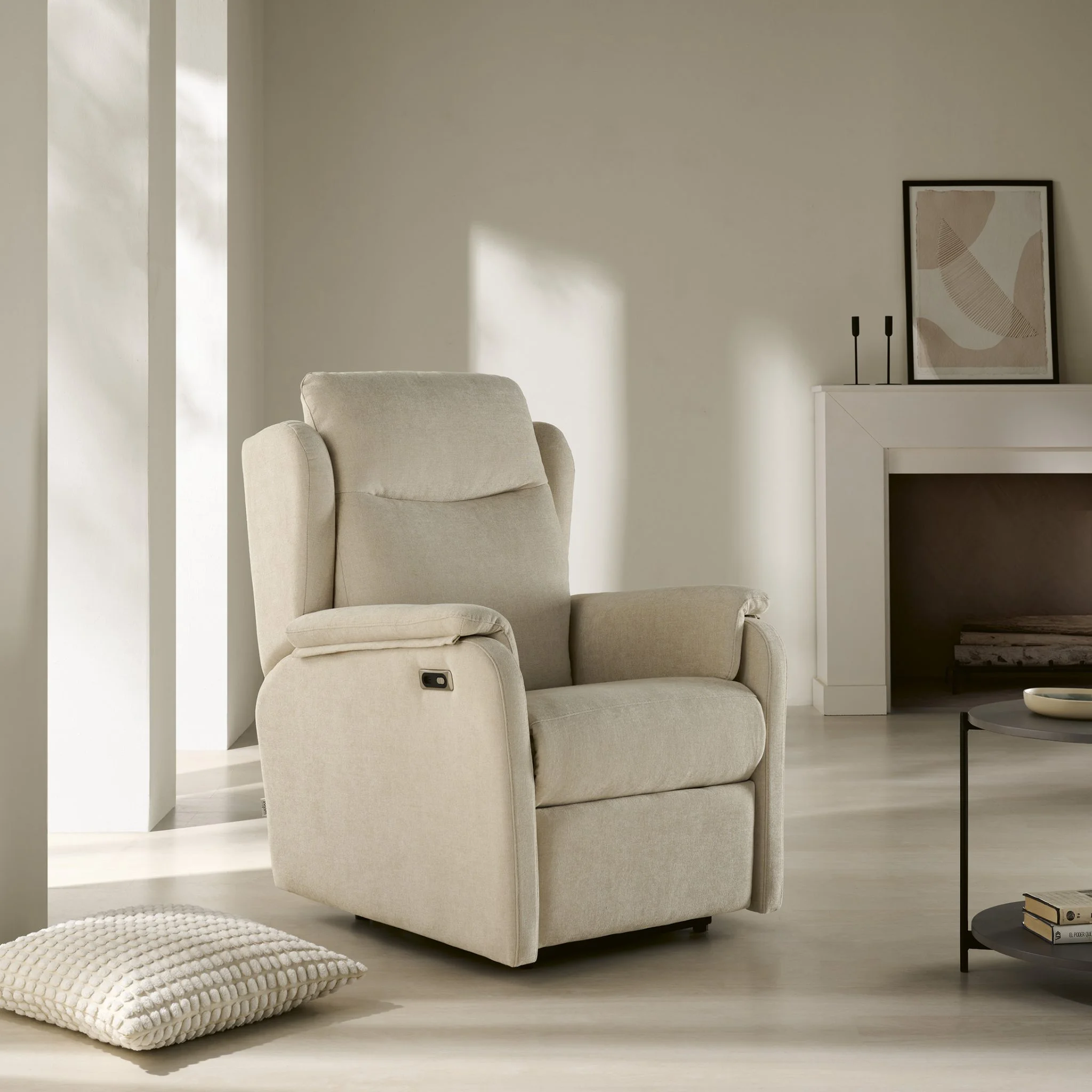 BIANCA-01-copia-2048x2048 Sillón Bianca Express de diseño equilibrado, con almohadas desenfundables y tapizado en tejidos Natura.