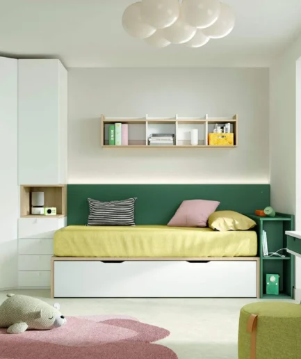 Dormitorio juvenil moderno AD-50 de Glicerio Chaves con cama nido elevable, armario rincón, módulos de almacenamiento y cabezal con iluminación LED. La composición combina acabados Blanco, Tiza y Ámbar en un espacio funcional y personalizado.