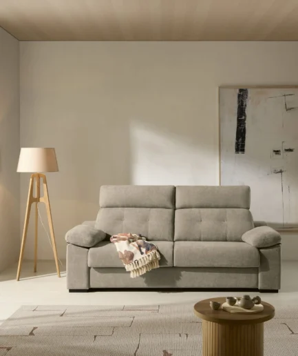 Sofá cama Kata Express con mecanismo italiano, colchón de 14 cm, brazos acolchados y opción de brazo recto.