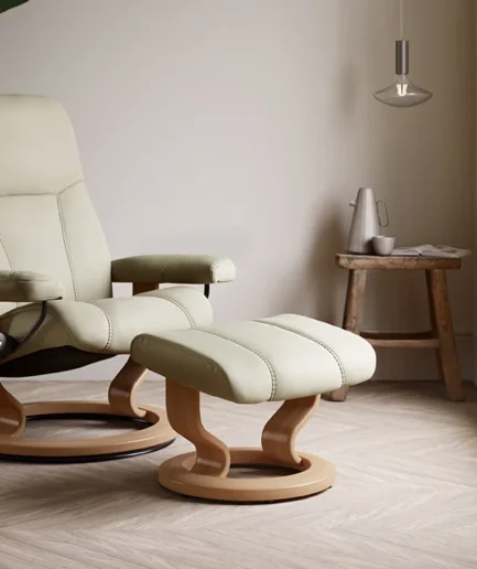 Sillón Stressless Consul de diseño clásico y ergonómico, pensado para ofrecer máximo confort y adaptarse al cuerpo.