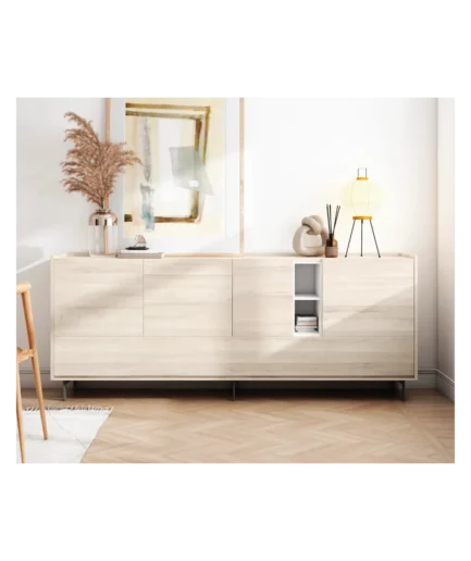 Aparador Jana con cuatro puertas, un cajón y un hueco abierto, de diseño moderno y líneas elegantes.