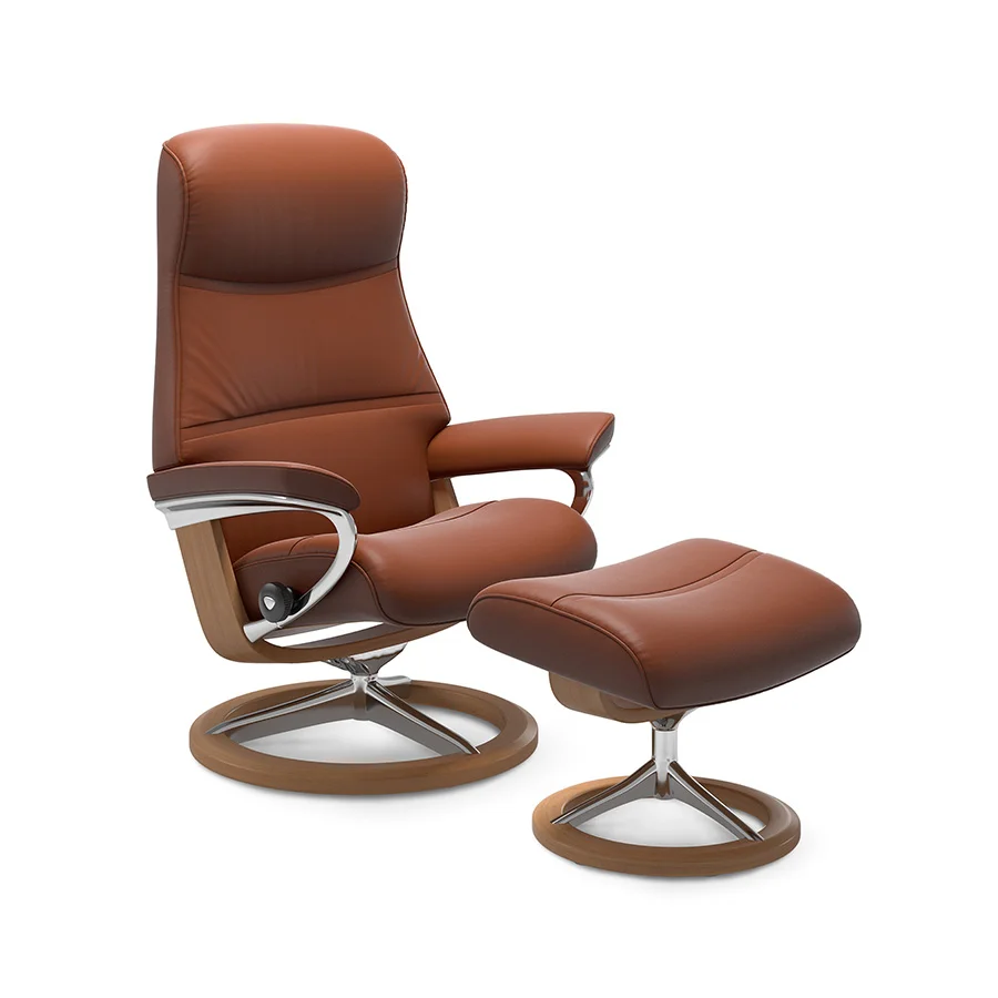 sillon-philip-stressless Sillón Stressless® Philip de respaldo alto y diseño envolvente, acompañado de reposapiés y disponible con bases Signature o Cross.